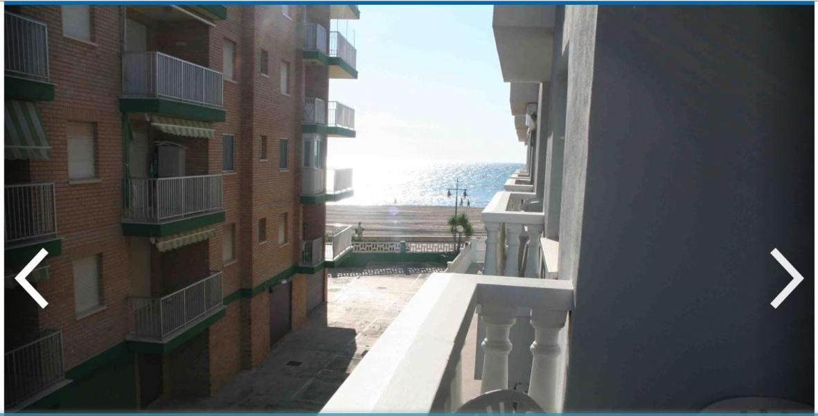The Beach Across The Street Peniscola Exterior photo