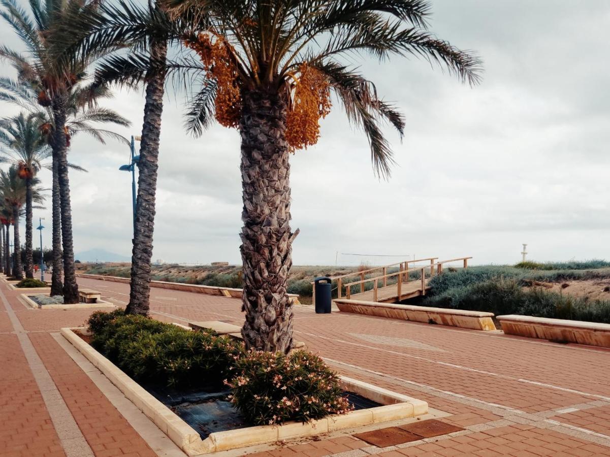 The Beach Across The Street Peniscola Exterior photo